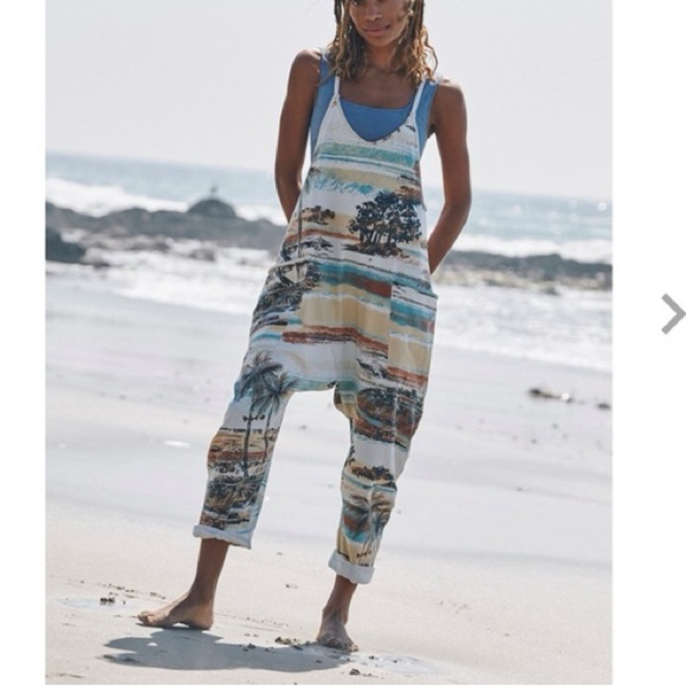 Hot shot printed onesie seaside combo sz M